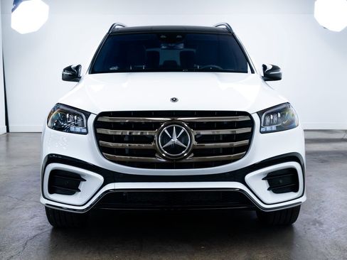 Used 2025 Mercedes-Benz GLS 450 4MATIC image 2
