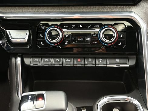 Used 2024 GMC Sierra 1500 Denali w/ Denali Reserve Package AWD/4WD image 39