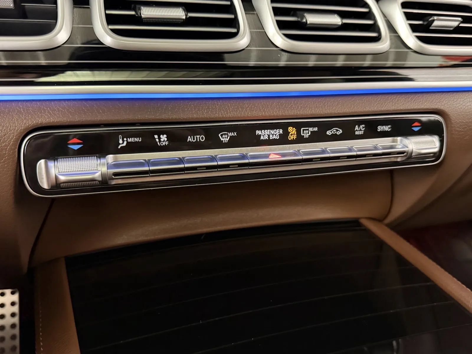 Used 2025 Mercedes-Benz GLS 450 4MATIC image 26