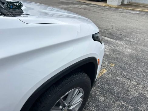 Used 2023 Chevrolet Traverse LT w/ LPO, Floor Liner Package AWD/4WD image 9