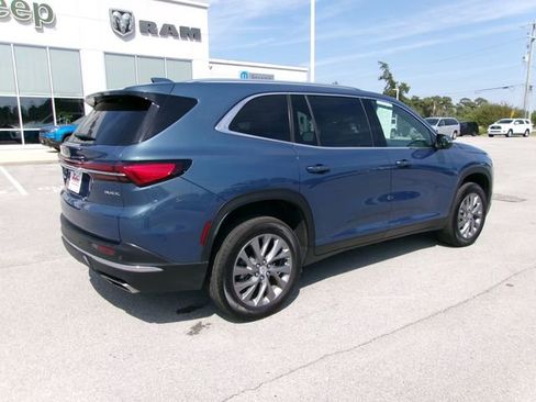 Used 2025 Buick Enclave Preferred w/ Power Package image 4