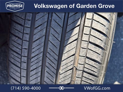 Used 2023 Volkswagen Tiguan SE w/ Panoramic Sunroof Package FWD image 29