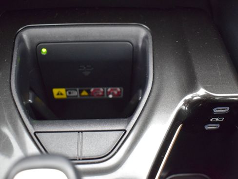 Used 2024 Toyota Crown Limited image 18