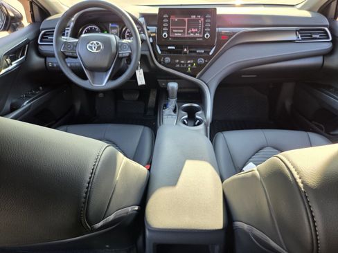 Used 2024 Toyota Camry SE image 13