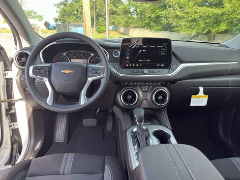 New 2026 Chevrolet Blazer LT w/ Convenience Package FWD image 18