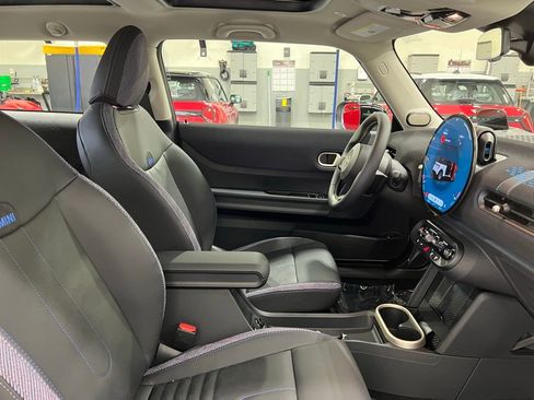 Certified 2025 MINI Cooper 2-Door Hardtop image 24