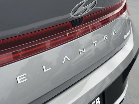 Used 2025 Hyundai Elantra Limited FWD image 30