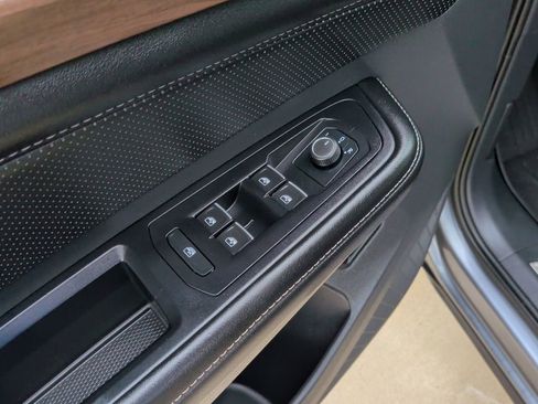 Used 2024 Volkswagen Atlas SE FWD image 11
