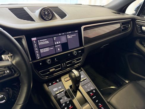 Certified 2023 Porsche Macan S image 18