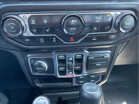 Used 2022 Jeep Wrangler Unlimited Sahara AWD/4WD image 22