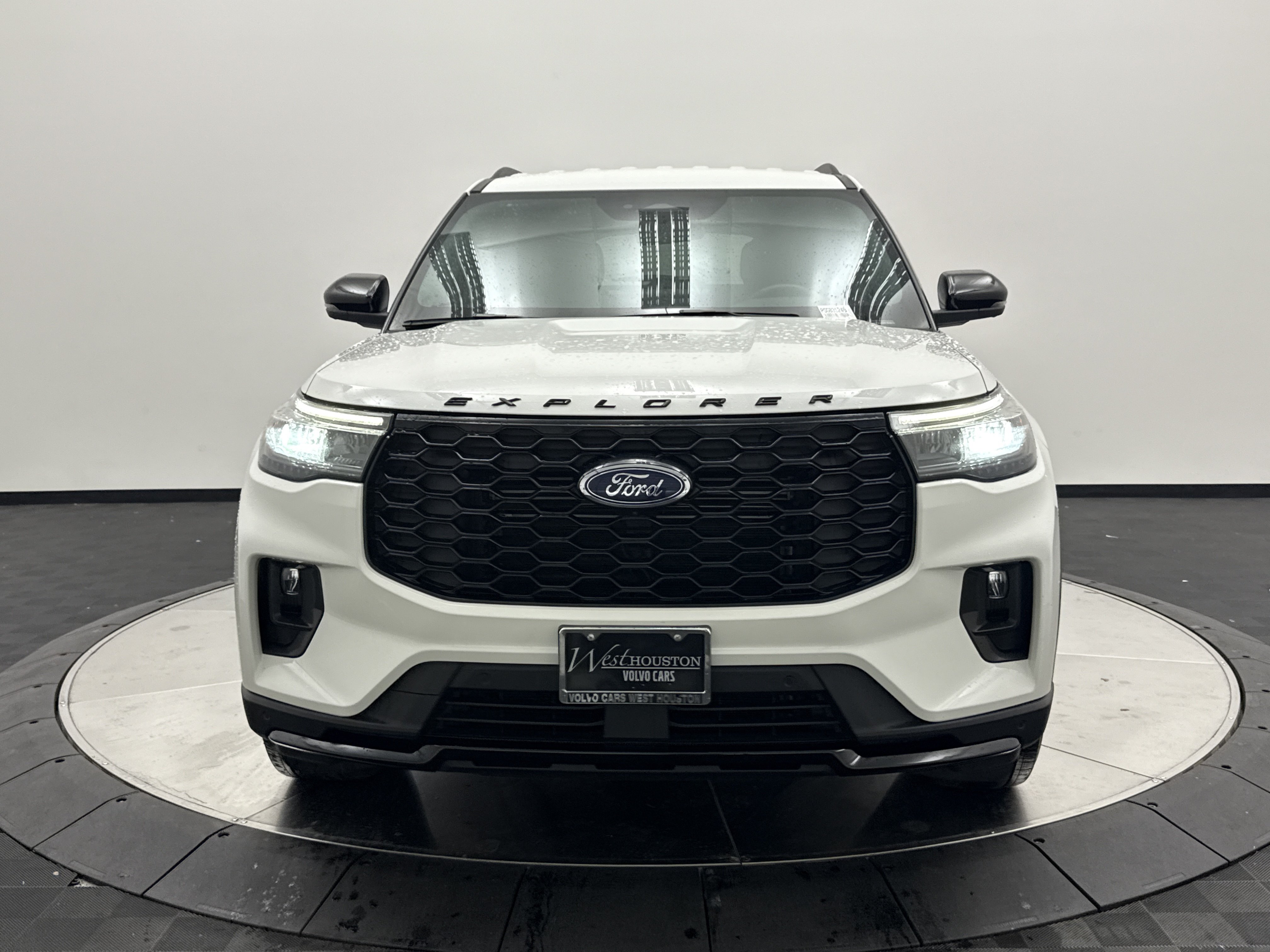 Used 2025 Ford Explorer ST-Line AWD/4WD image 2