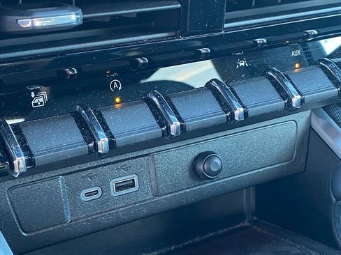 Used 2023 Chevrolet Colorado Z71 w/ Z71 Convenience Package 2 image 19