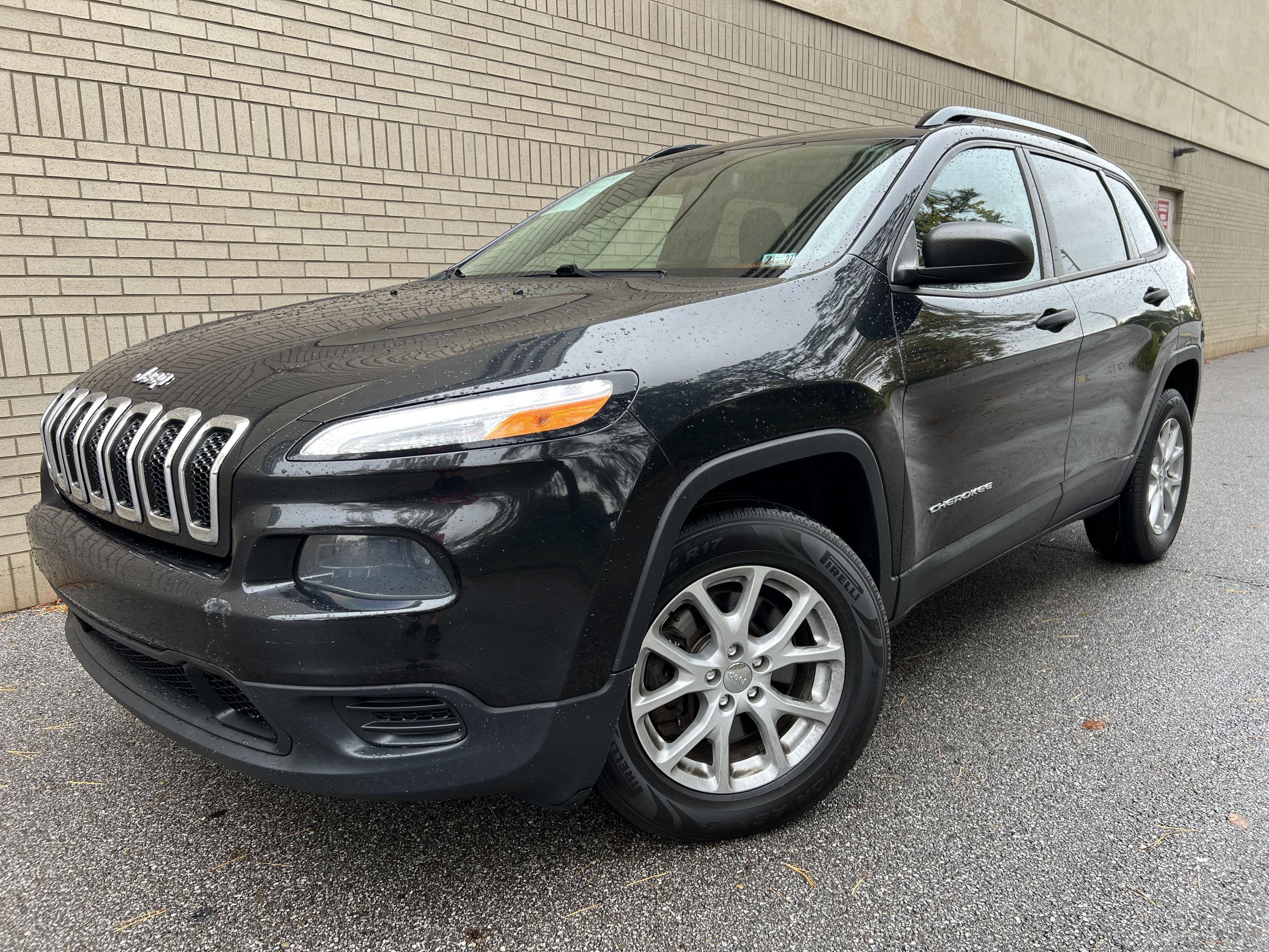 Used 2016 Jeep Cherokee Sport w/ Cold Weather Group AWD/4WD image 1