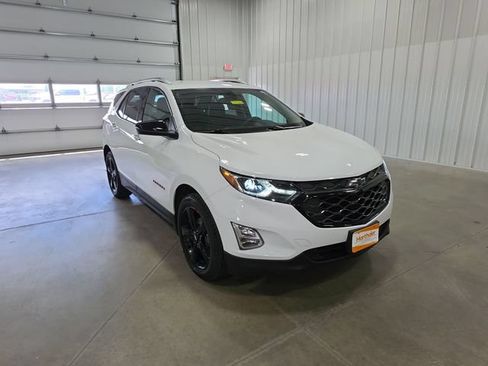 Used 2021 Chevrolet Equinox Premier w/ Redline Edition AWD/4WD image 2