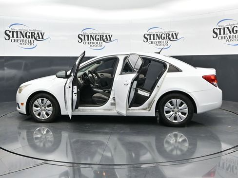 Used 2014 Chevrolet Cruze LS FWD image 37