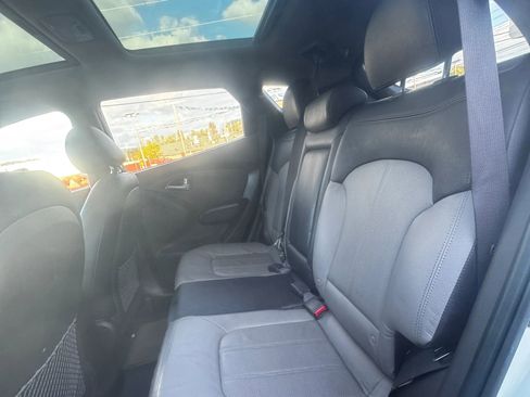 Used 2010 Hyundai Tucson Limited w/ Premium Pkg 4 AWD/4WD image 11