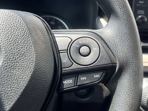 Used 2021 Toyota RAV4 XLE FWD image 20
