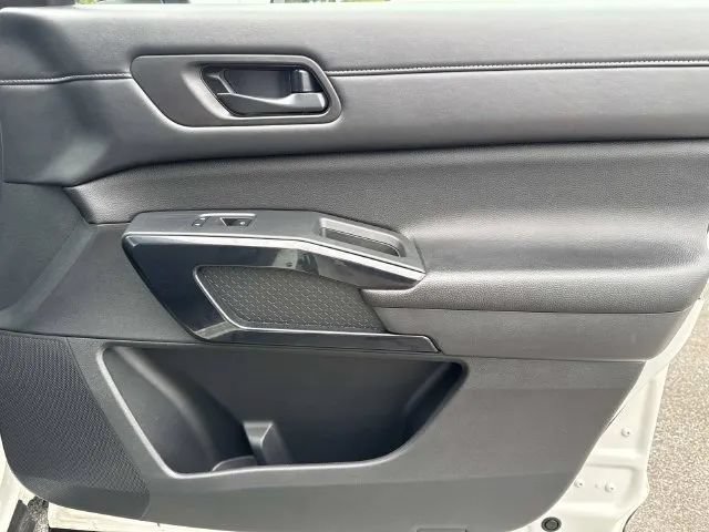 Certified 2025 Nissan Pathfinder SV AWD/4WD image 27