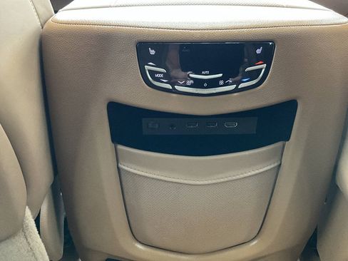 Used 2017 Cadillac Escalade Platinum AWD/4WD image 34
