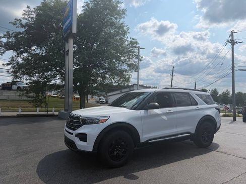 Used 2020 Ford Explorer XLT w/ Comfort Package AWD/4WD image 7