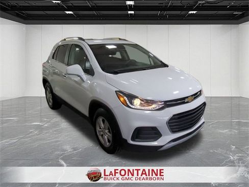 Certified 2020 Chevrolet Trax LT w/ Sun & Sound Package image 2