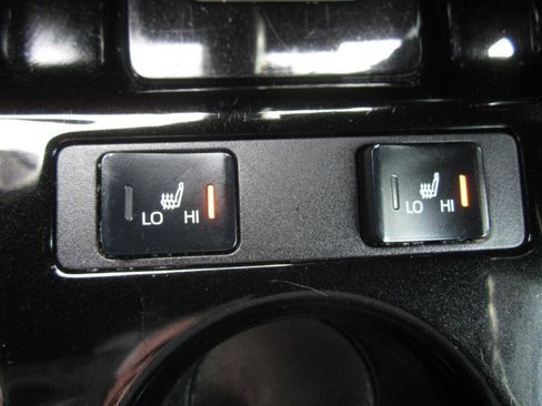 Used 2020 Toyota Prius XLE image 40