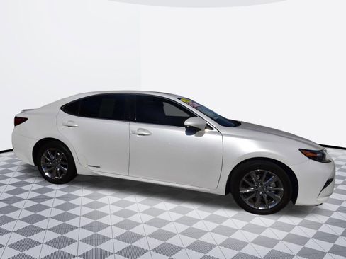 Used 2016 Lexus ES 300h w/ Navigation System Package FWD image 3