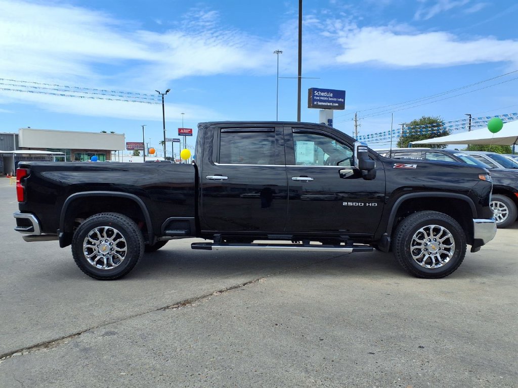 Used 2026 Chevrolet Silverado 2500 LTZ w/ LTZ Plus Package AWD/4WD image 9