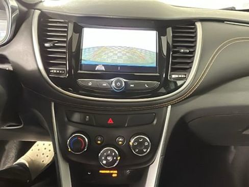 Used 2021 Chevrolet Trax LT FWD image 23