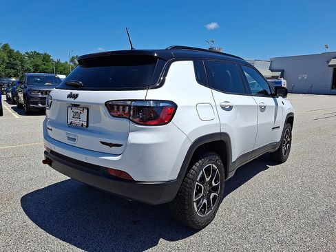 Used 2025 Jeep Compass Trailhawk AWD/4WD image 24