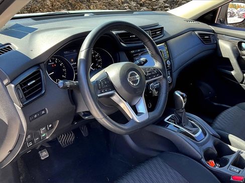 Used 2018 Nissan Rogue SV image 12