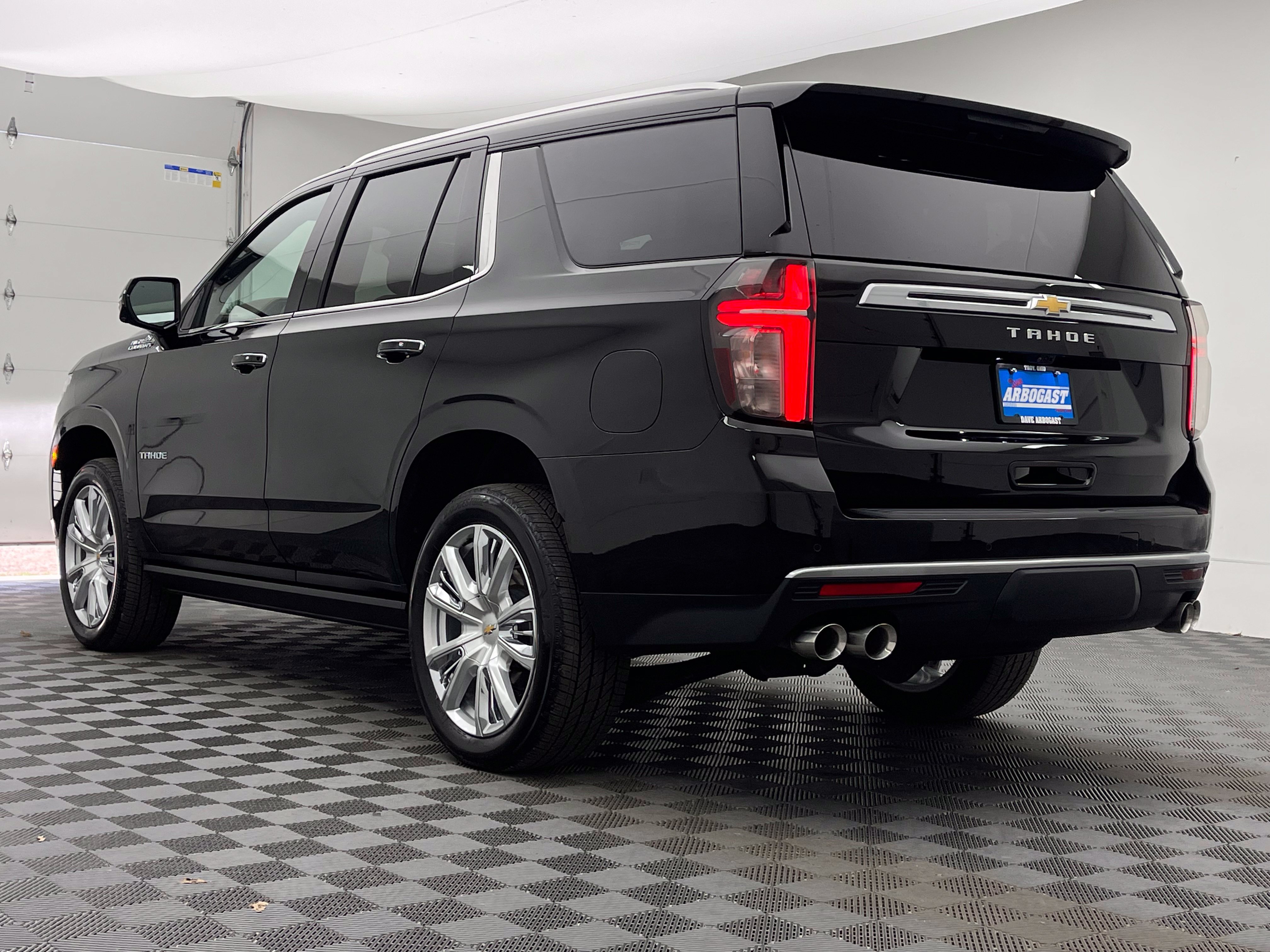 Used 2024 Chevrolet Tahoe High Country AWD/4WD image 15