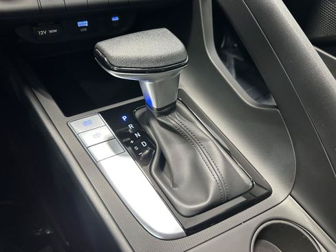 Certified 2024 Hyundai Elantra SE FWD image 23