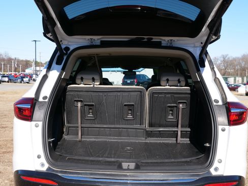 Used 2019 Buick Enclave Essence image 14