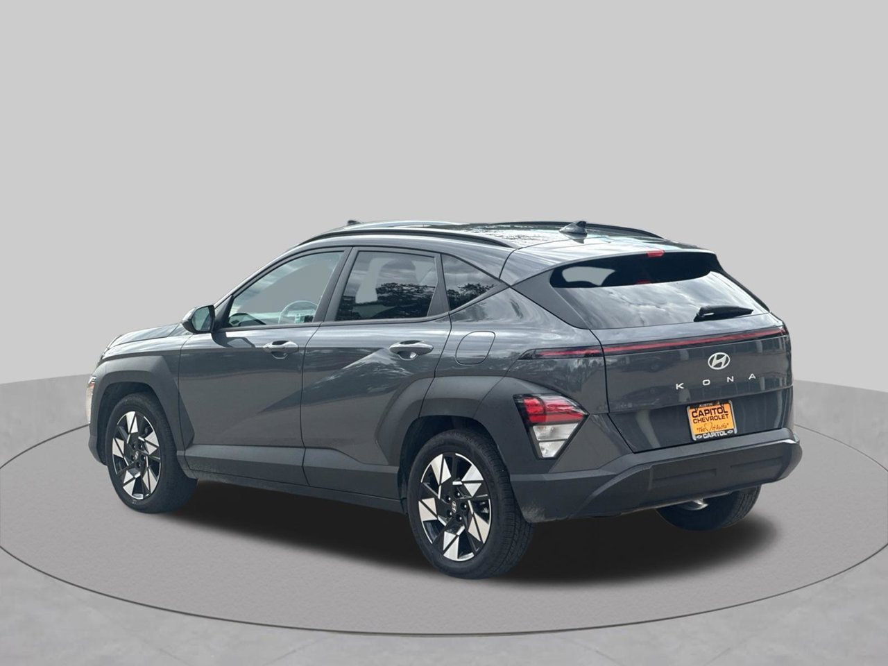 Used 2025 Hyundai Kona SEL FWD image 3