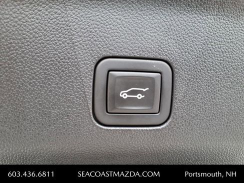 Used 2024 GMC Yukon AT4 w/ Technology Package image 13