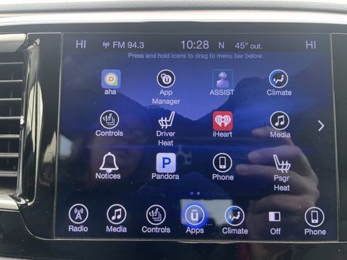 Used 2017 Chrysler Pacifica Touring-L image 4