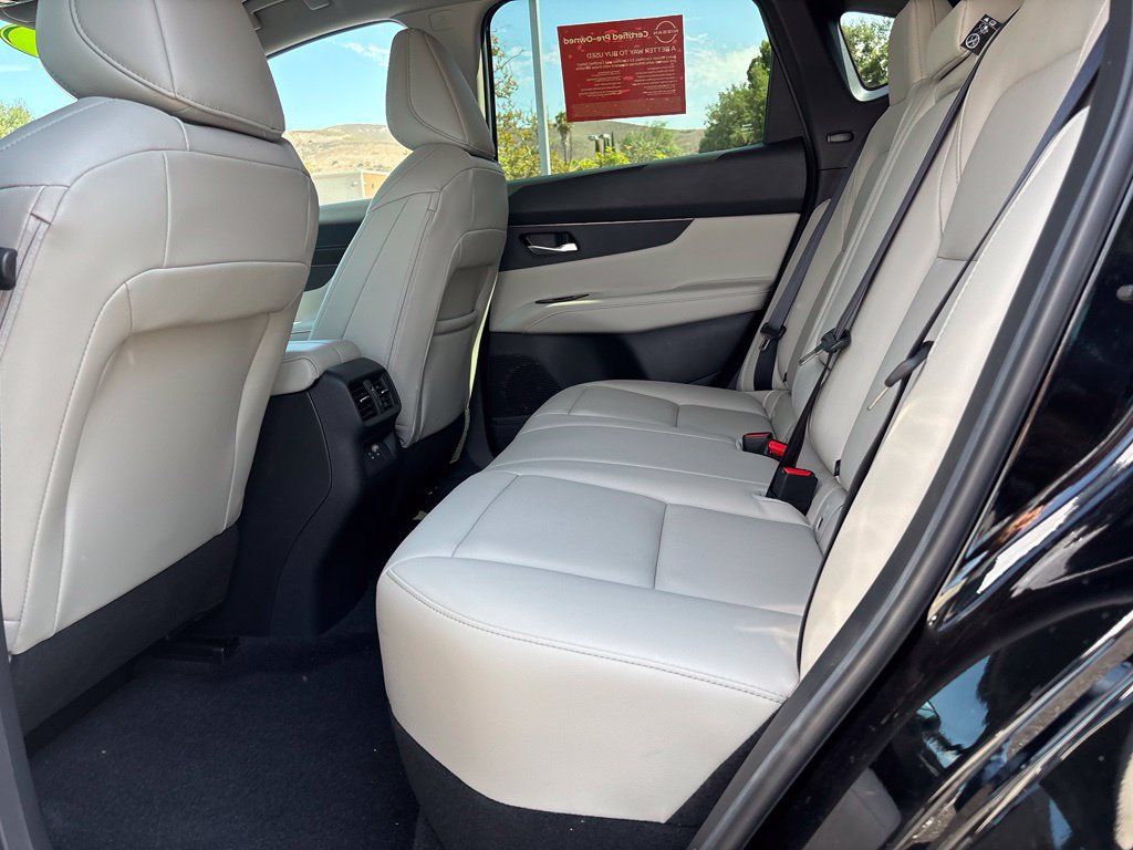 Certified 2025 Nissan Murano SV FWD image 22