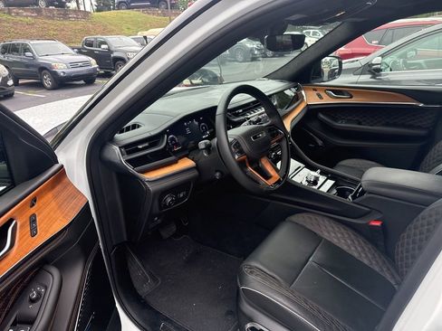 Used 2025 Jeep Grand Cherokee Summit AWD/4WD image 10