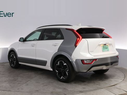 Used 2024 Kia Niro Wave w/ Wave Preserve Package FWD image 17