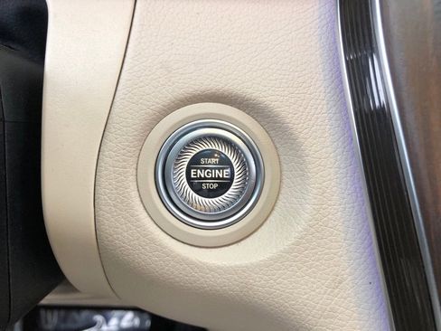 Used 2022 Mercedes-Benz GLC 300 4MATIC image 24