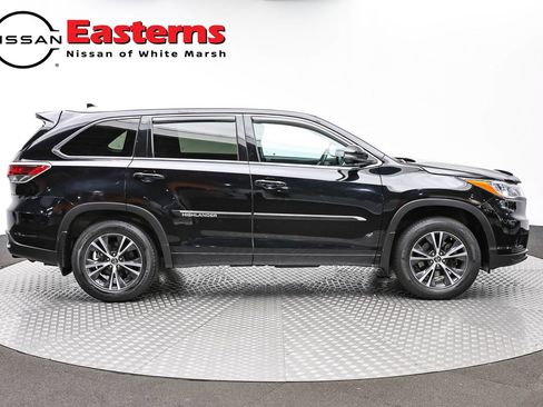 Used 2016 Toyota Highlander XLE AWD/4WD image 4