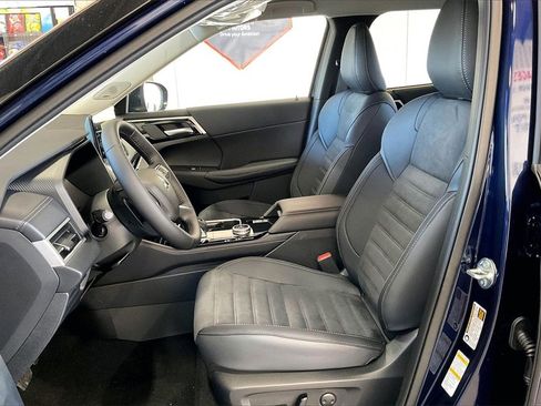 New 2026 Mitsubishi Outlander SE image 9