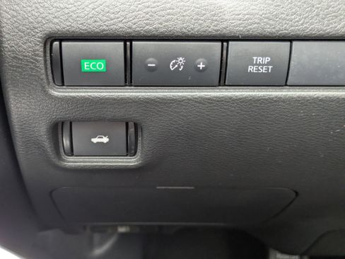 Used 2024 Nissan Sentra SR FWD image 14