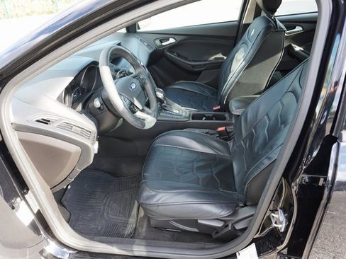 Used 2018 Ford Focus SE w/ SE Appearance Package image 22