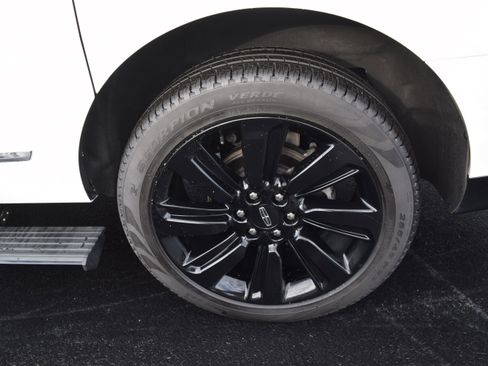 Used 2024 Lincoln Navigator L Reserve image 6