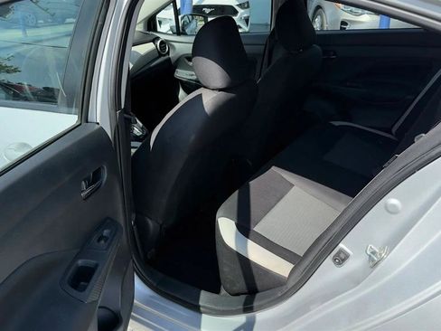 Used 2021 Nissan Versa SV FWD image 11