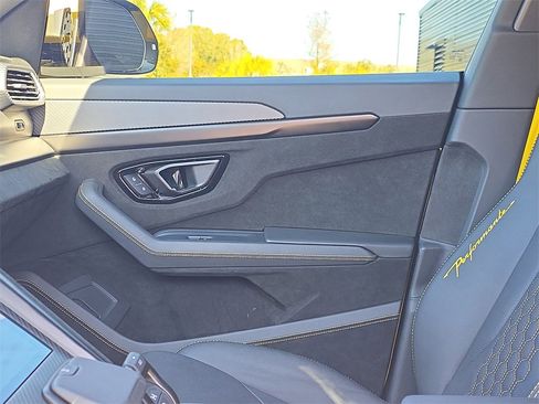 Used 2023 Lamborghini Urus Performante image 23