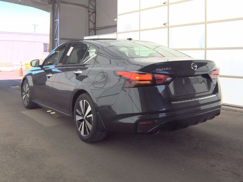 Used 2020 Nissan Altima 2.5 SV FWD image 6