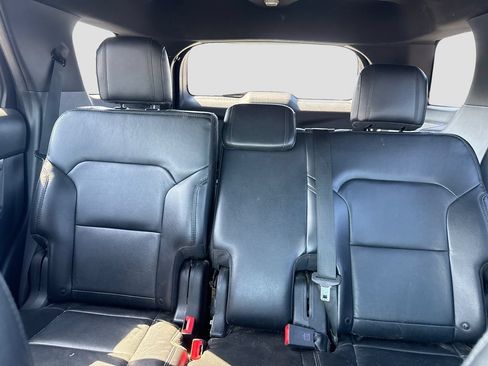 Used 2018 Ford Explorer XLT w/ Equipment Group 202A AWD/4WD image 19